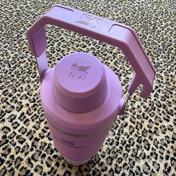 Stanley tumbler (30 oz) (NWT) - Picture 11 of 14